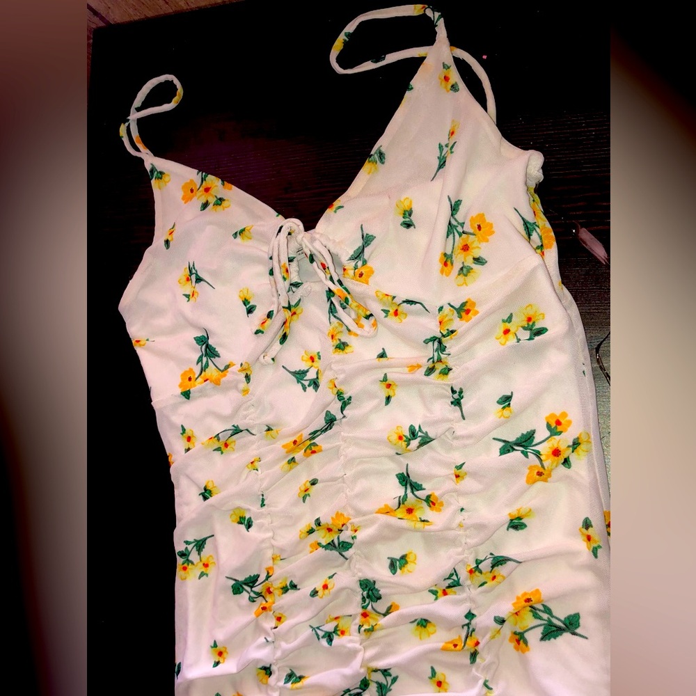 Haley & June Women’s White W/Flowers Tight Ruffle Dress